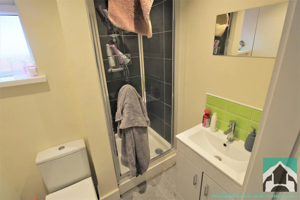 5 bedroom terraced house for rent