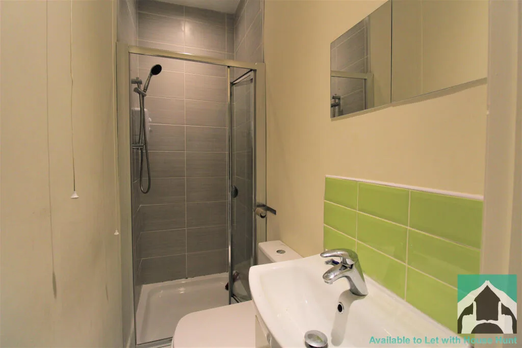 5 bedroom terraced house for rent