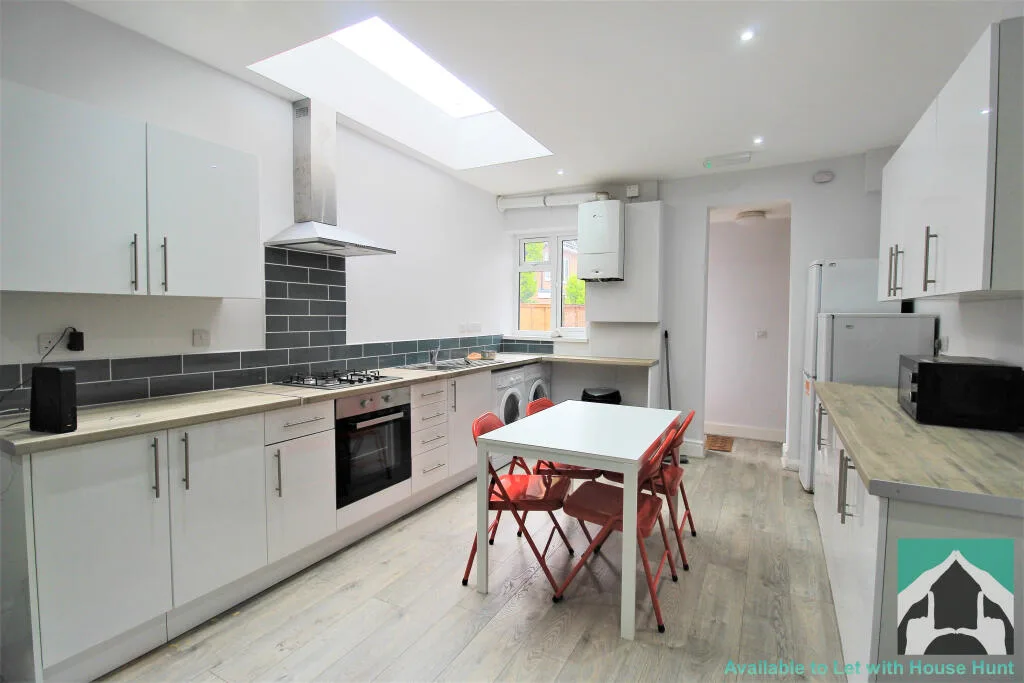 5 bedroom terraced house for rent