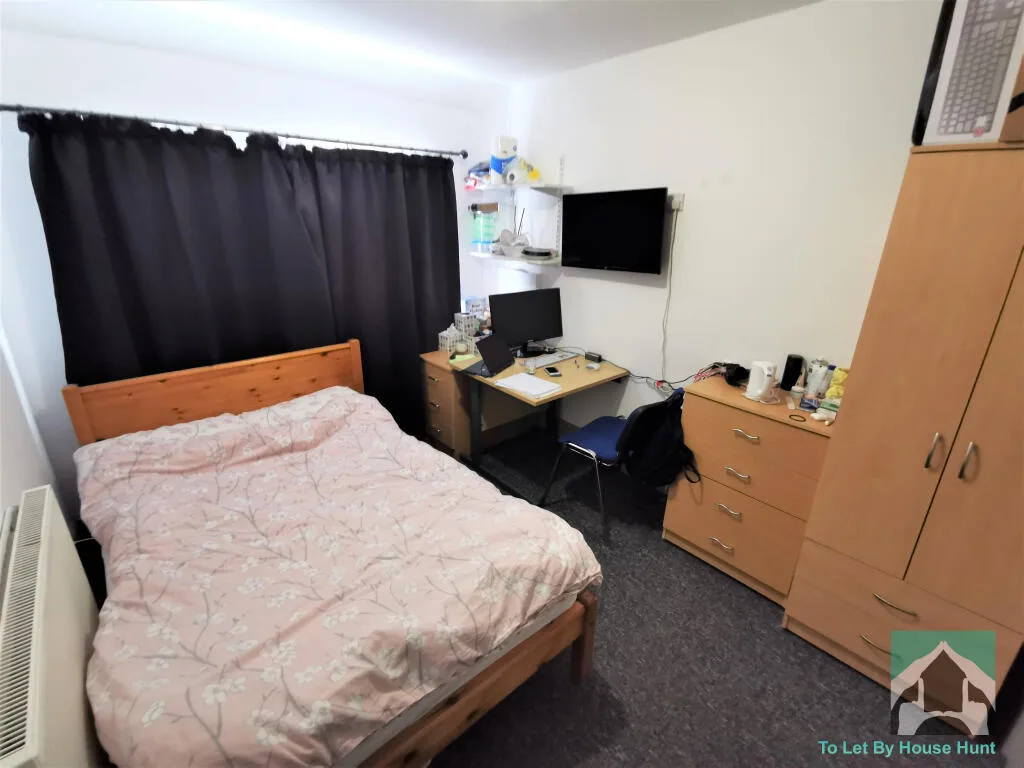 5 bedroom terraced house for rent