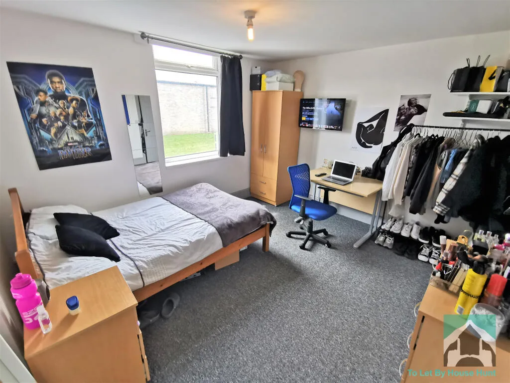 5 bedroom terraced house for rent