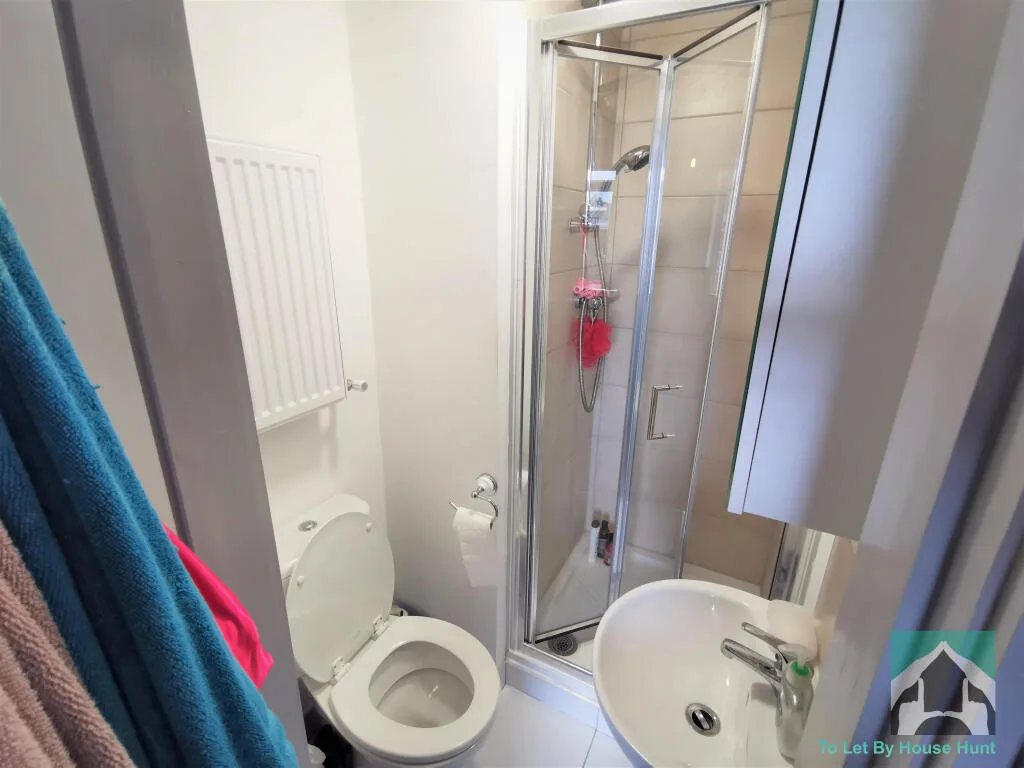 5 bedroom terraced house for rent