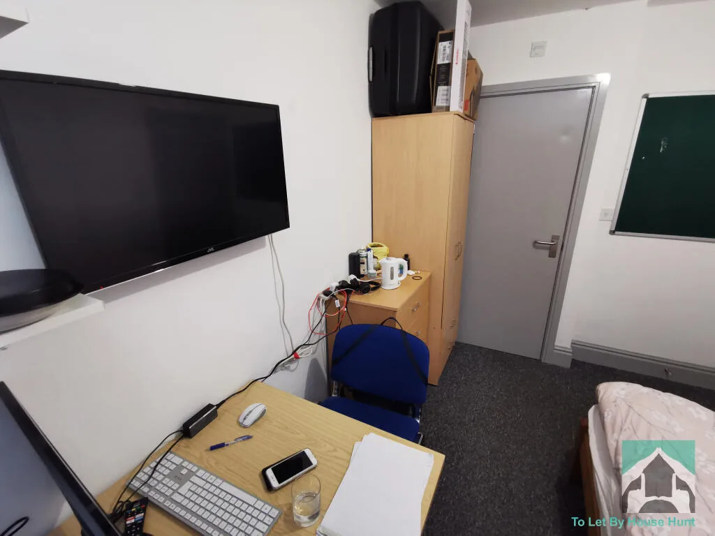 5 bedroom terraced house for rent