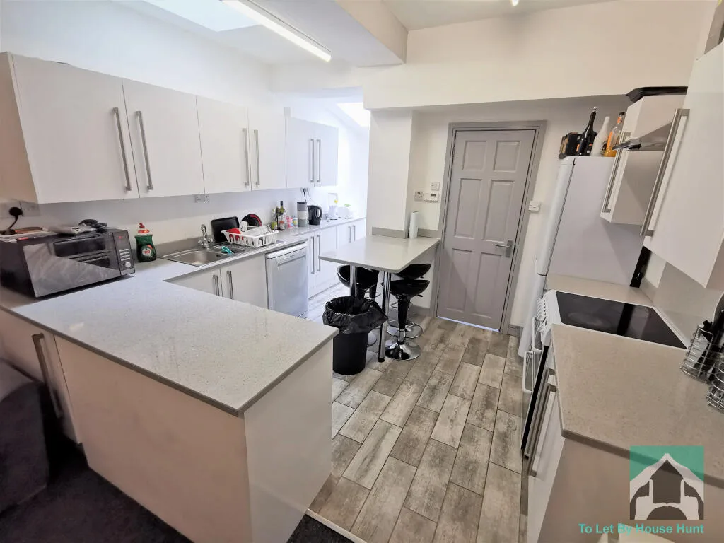 5 bedroom terraced house for rent