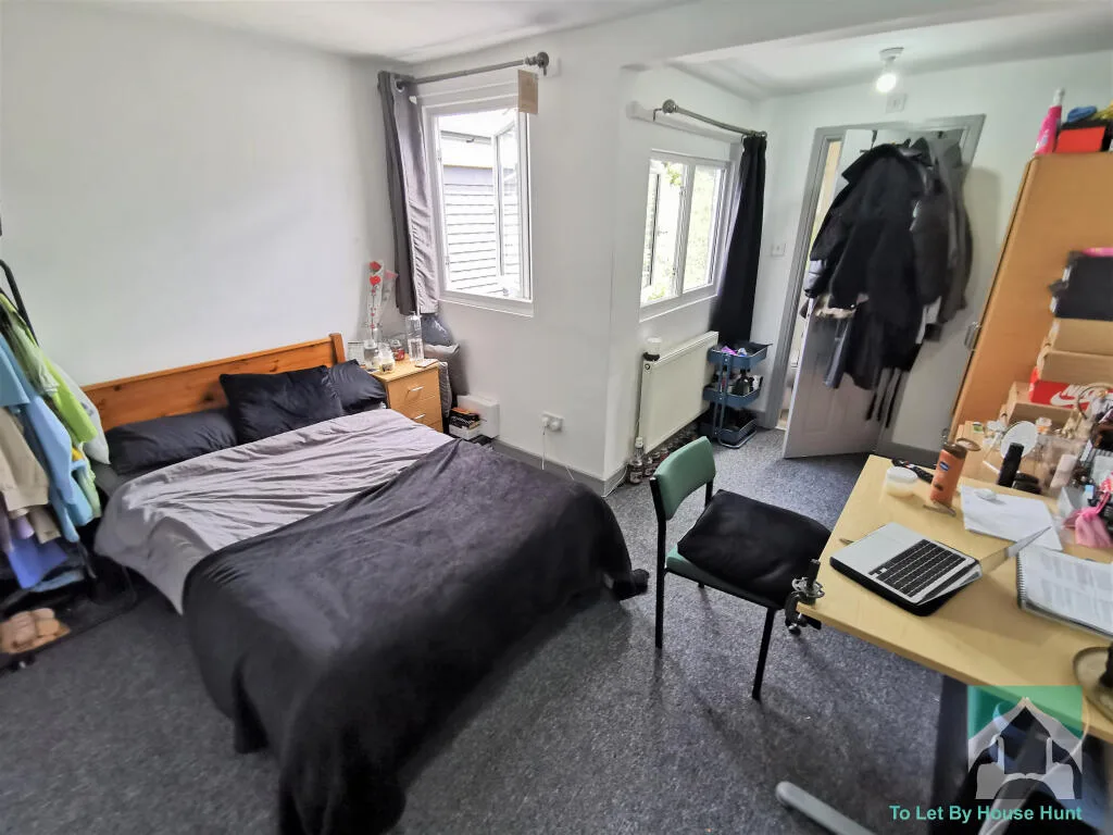 5 bedroom terraced house for rent