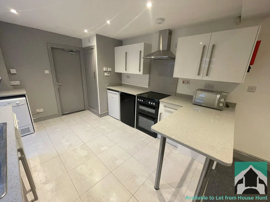 6 bedroom terraced house for rent