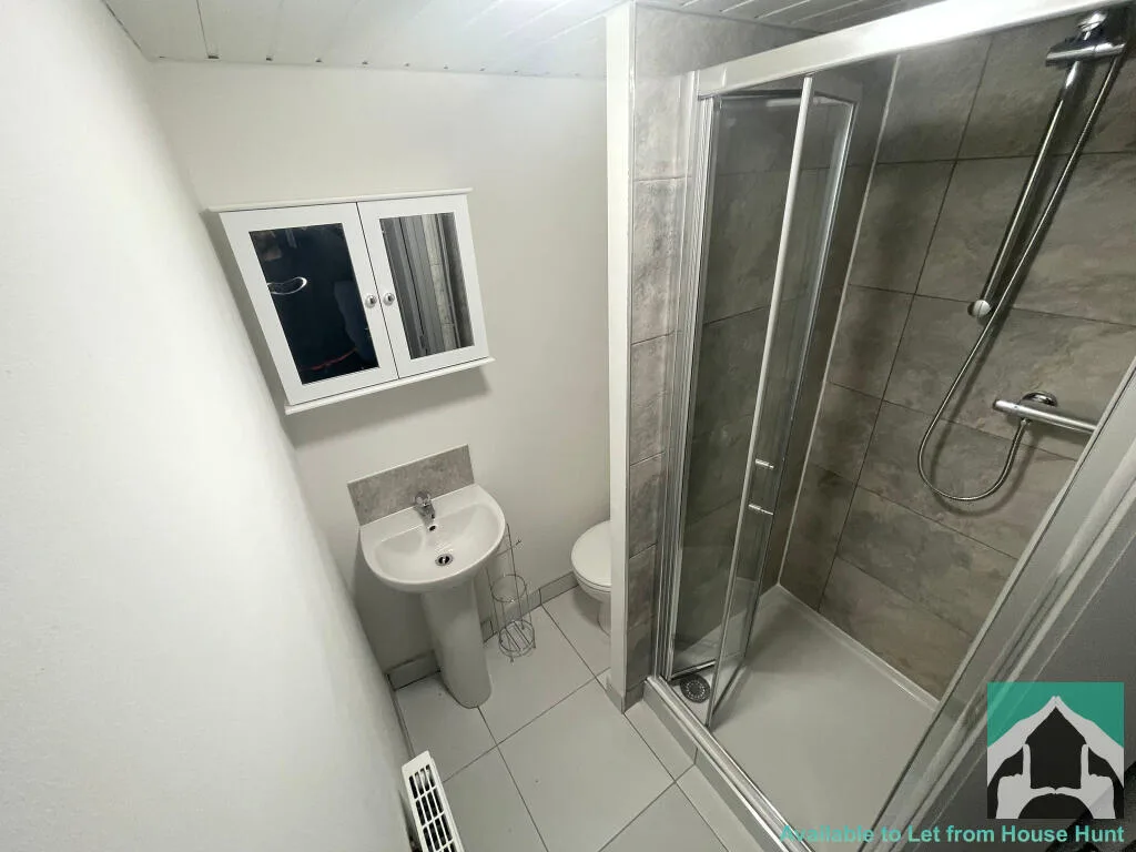 6 bedroom terraced house for rent