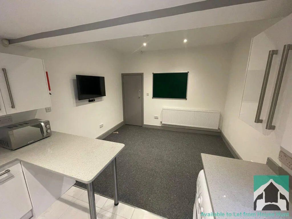 6 bedroom terraced house for rent