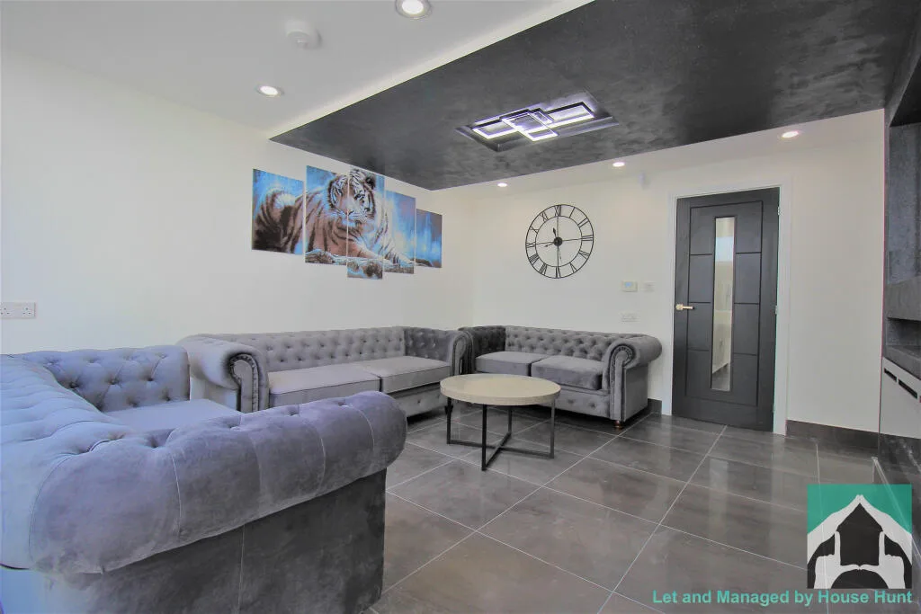 9 bedroom house for rent