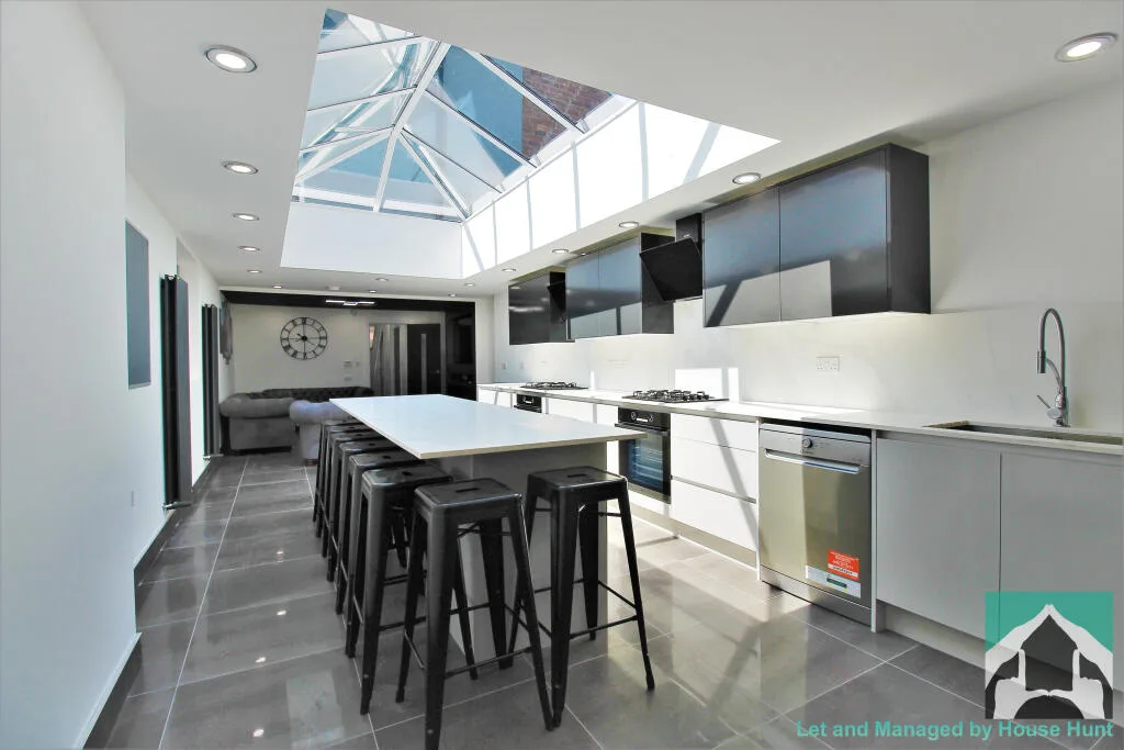 9 bedroom house for rent