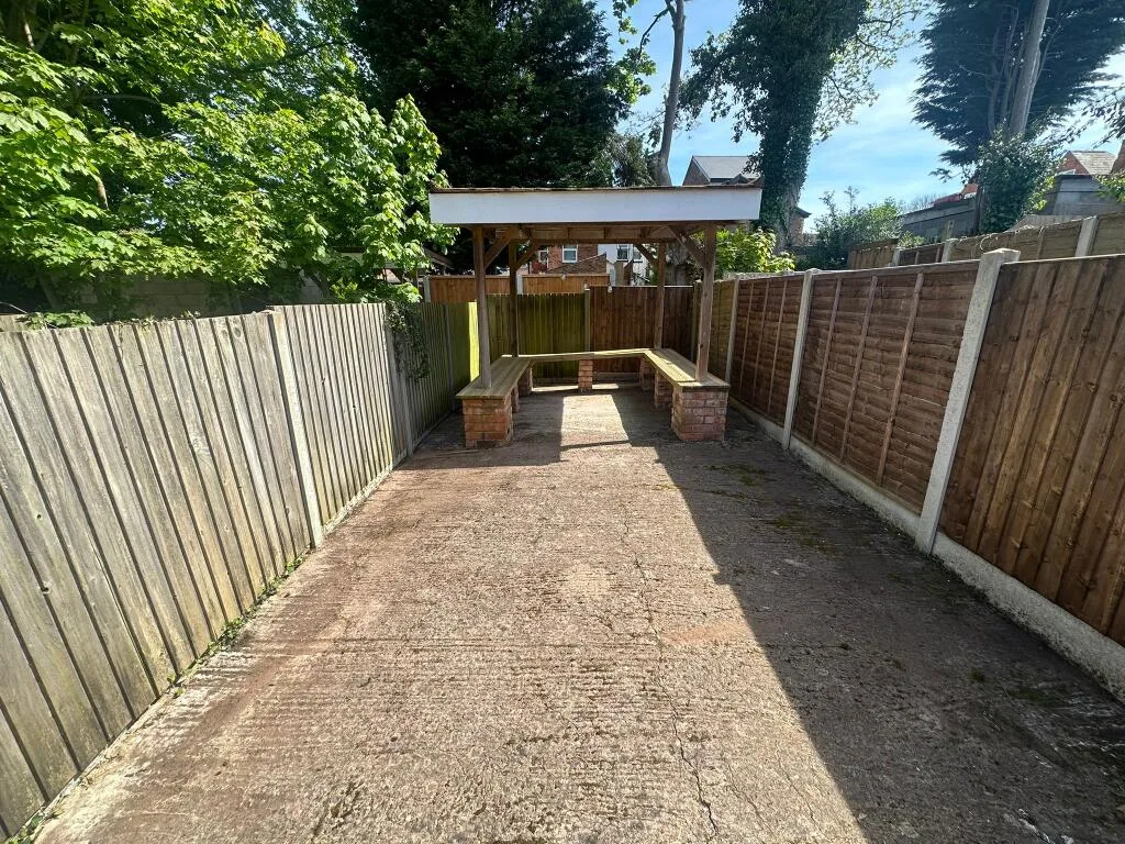 6 bedroom house for rent
