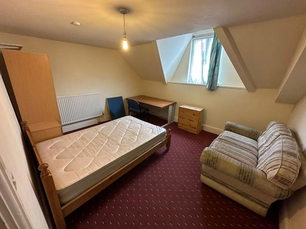6 bedroom house for rent