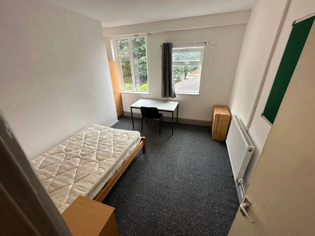 6 bedroom house for rent