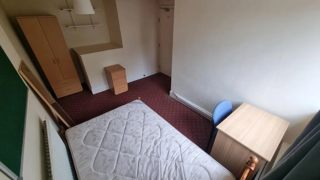 6 bedroom house for rent