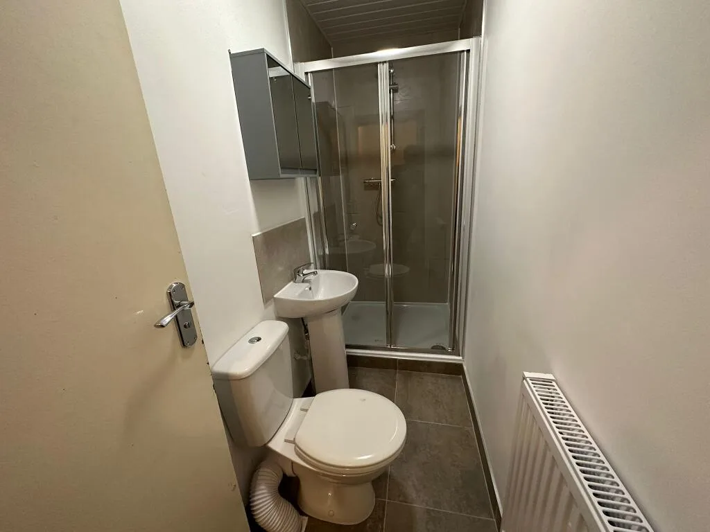6 bedroom house for rent