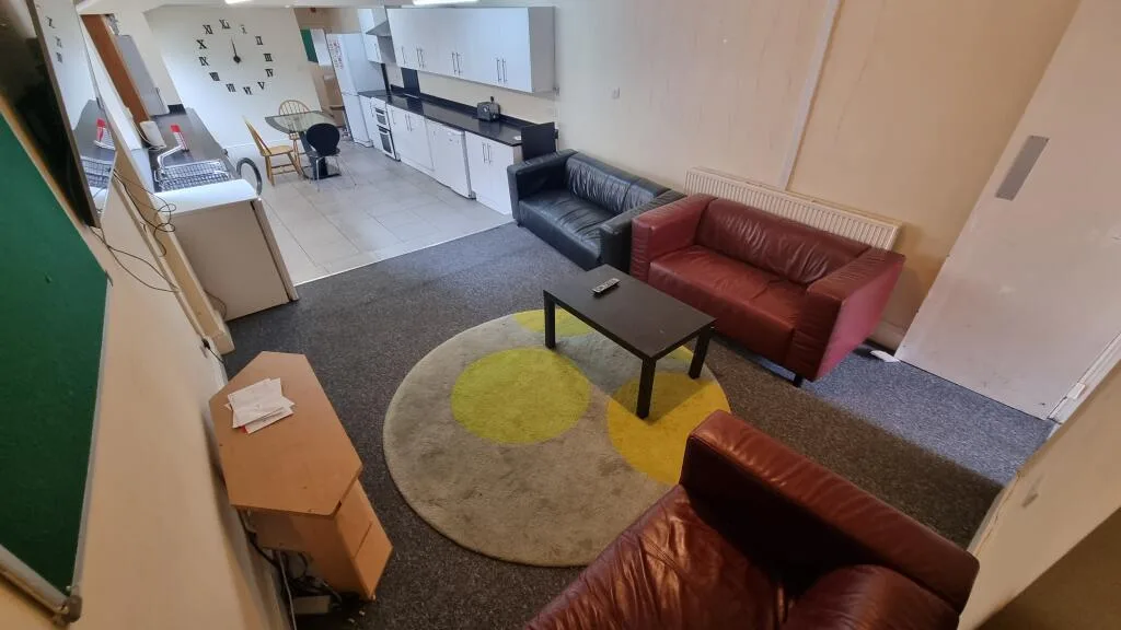 6 bedroom house for rent