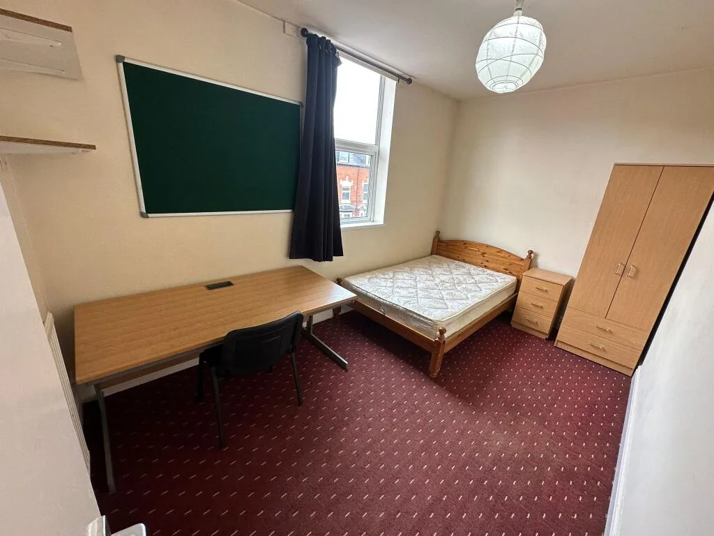 6 bedroom house for rent