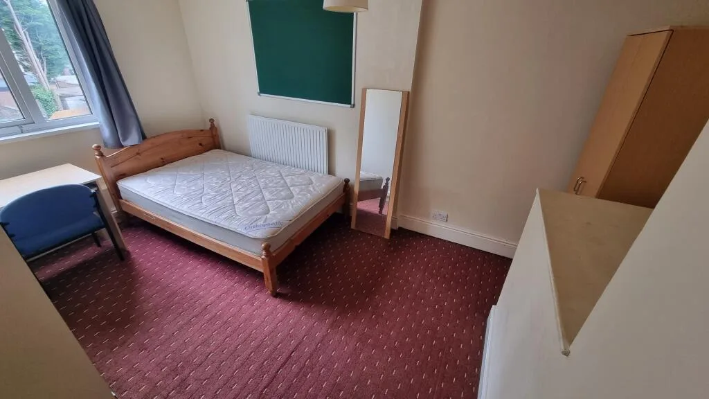 6 bedroom house for rent
