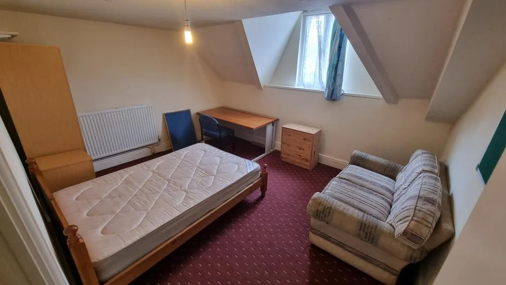 6 bedroom house for rent