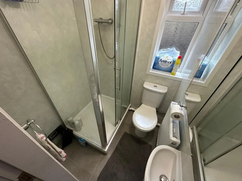 6 bedroom house for rent