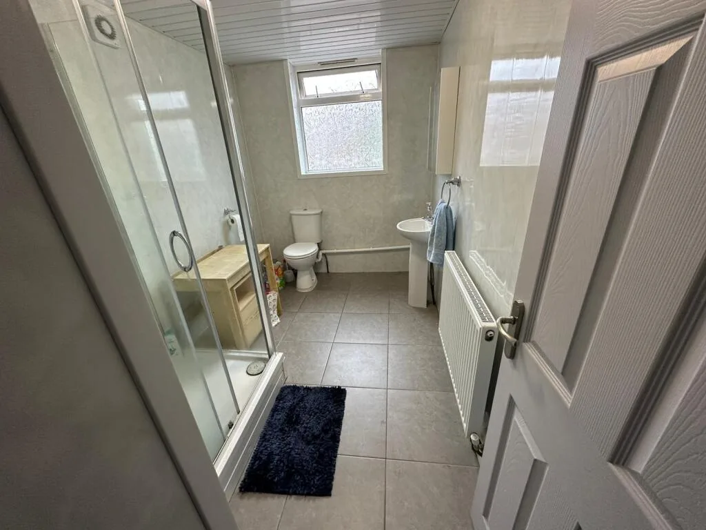 6 bedroom house for rent