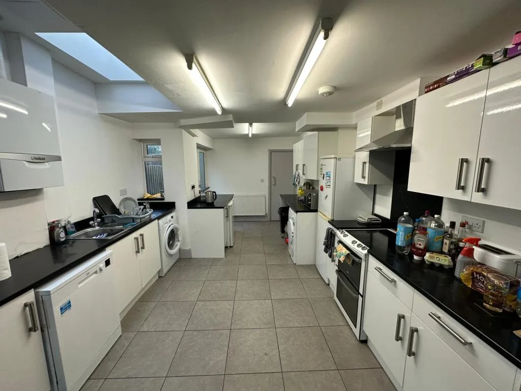 6 bedroom house for rent