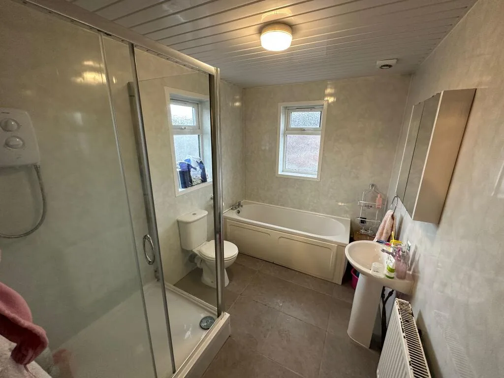 6 bedroom house for rent