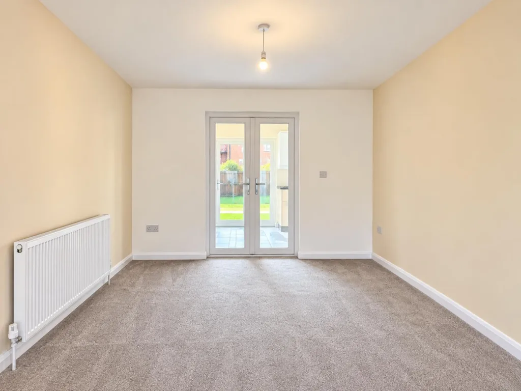 3 bedroom semi-detached house for rent