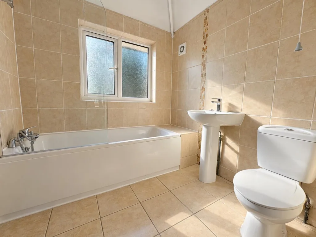 3 bedroom semi-detached house for rent