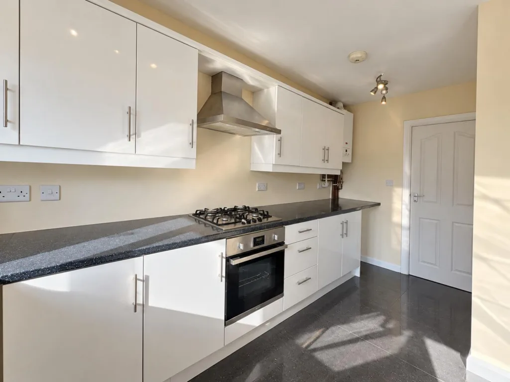 3 bedroom semi-detached house for rent