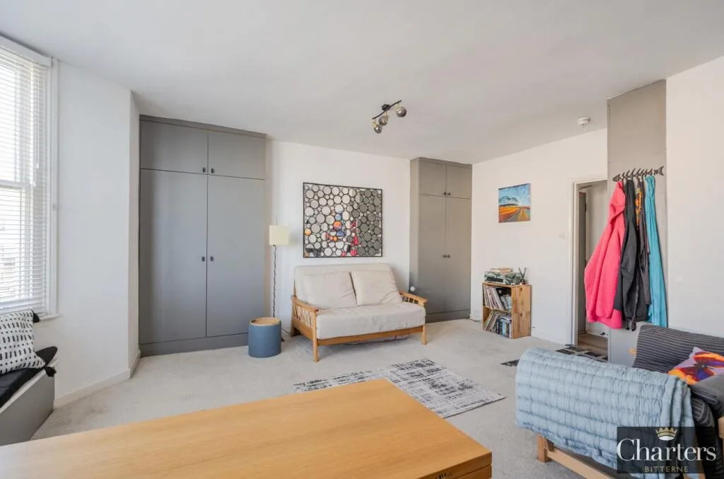 Studio flat for rent