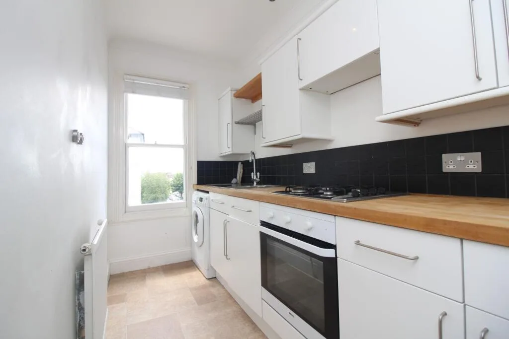 3 bedroom maisonette for rent