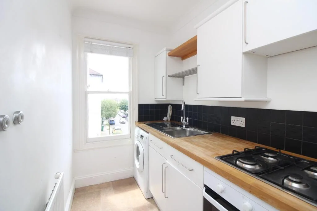 3 bedroom maisonette for rent