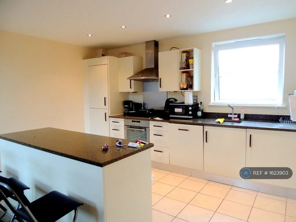 3 bedroom flat for rent