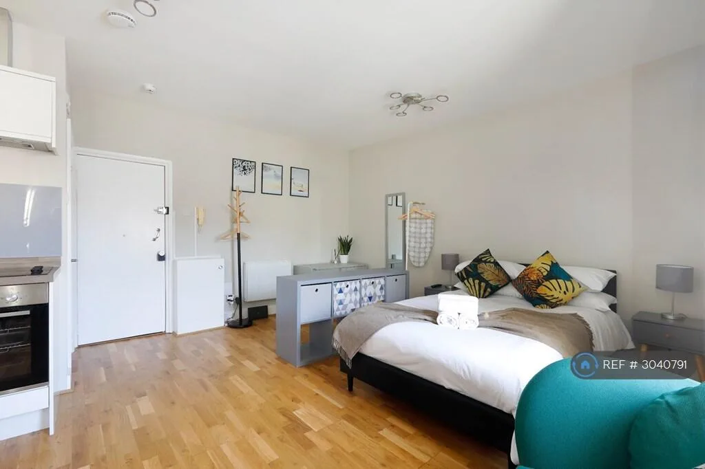 Studio flat for rent