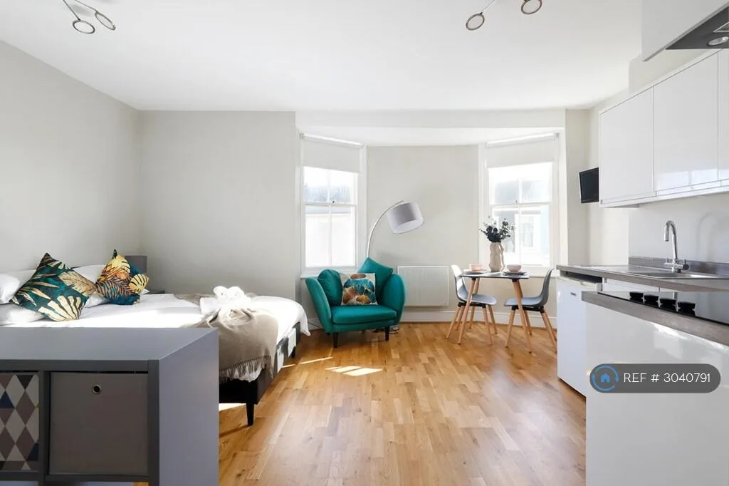Studio flat for rent