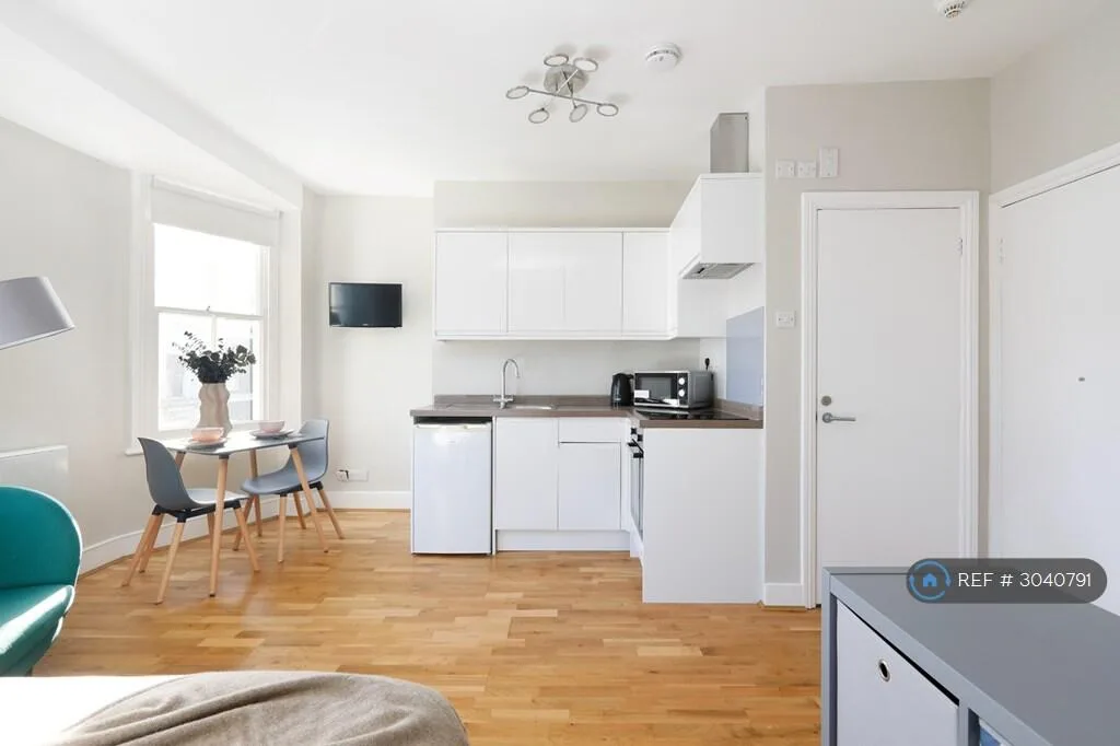 Studio flat for rent