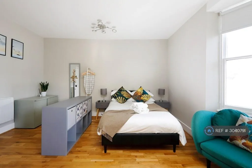 Studio flat for rent