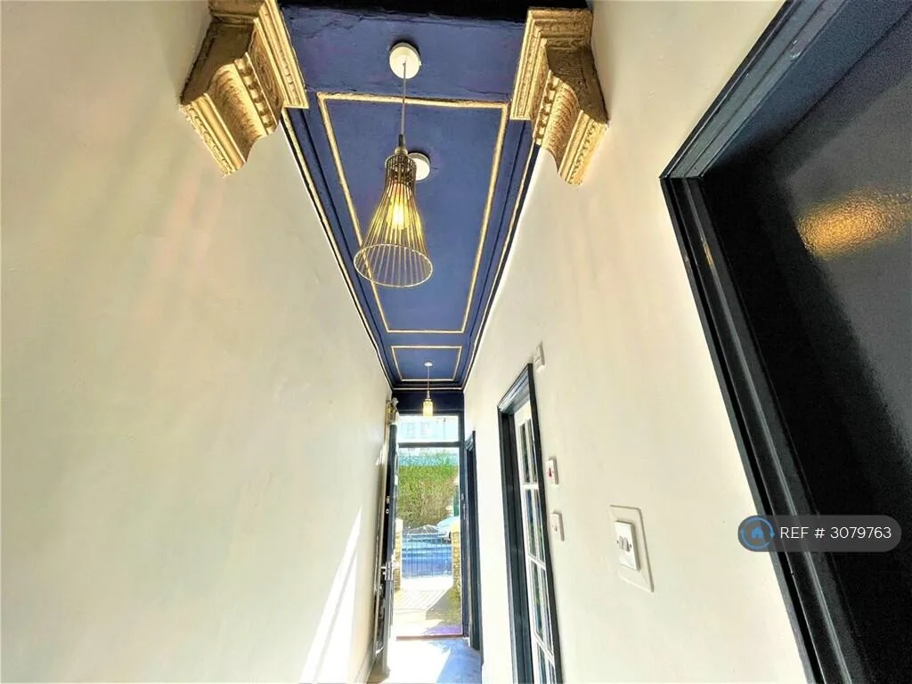 6 bedroom terraced house for rent