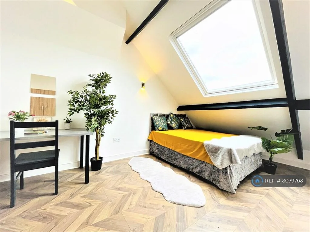 6 bedroom terraced house for rent