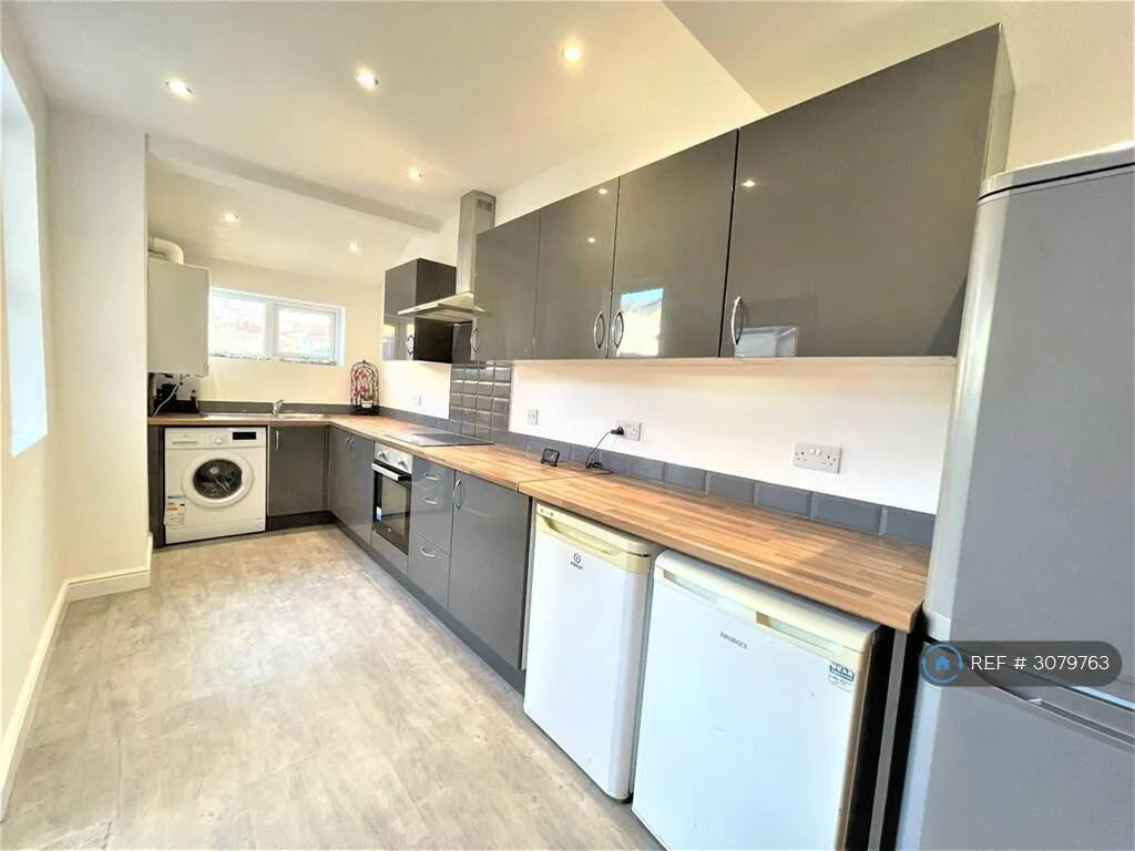 6 bedroom terraced house for rent