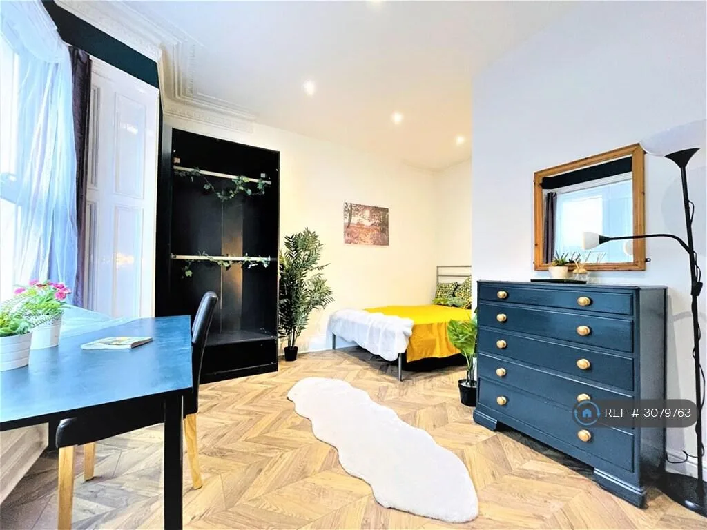 6 bedroom terraced house for rent