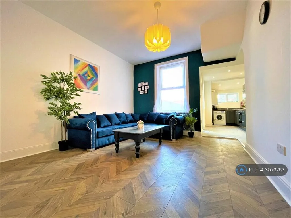 6 bedroom terraced house for rent