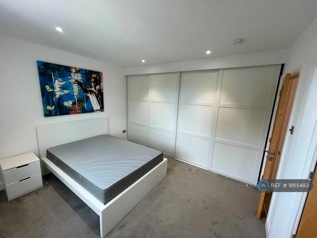 6 bedroom detached house for rent