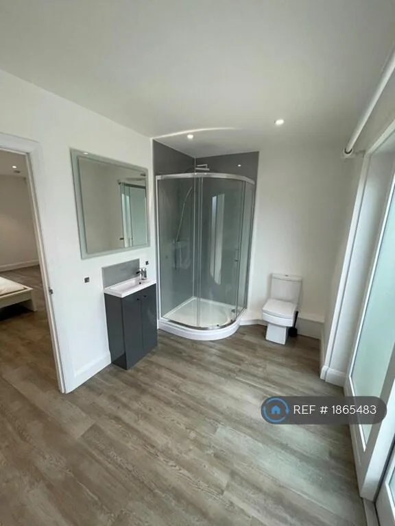 6 bedroom detached house for rent
