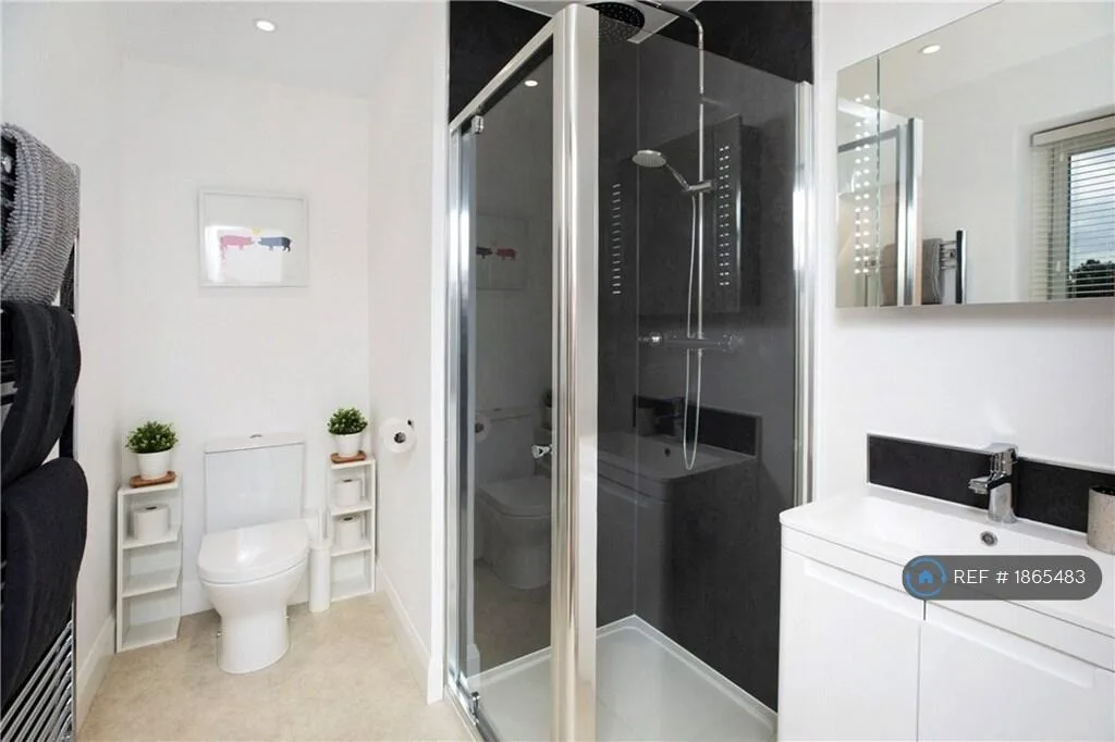 6 bedroom detached house for rent