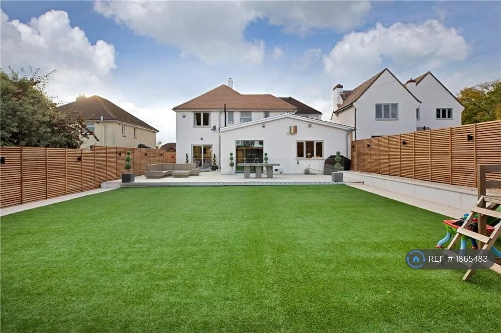 6 bedroom detached house for rent