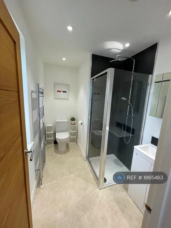 6 bedroom detached house for rent