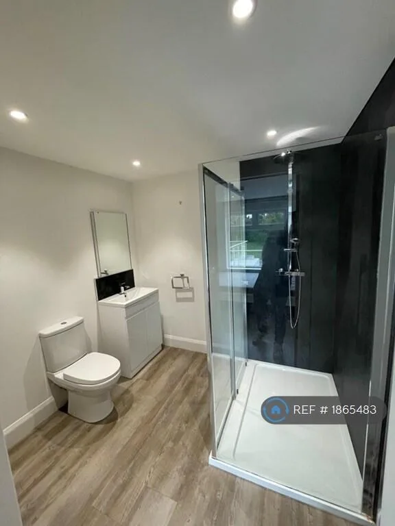 6 bedroom detached house for rent