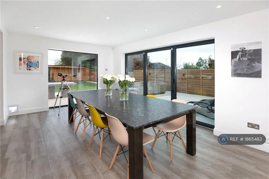 6 bedroom detached house for rent